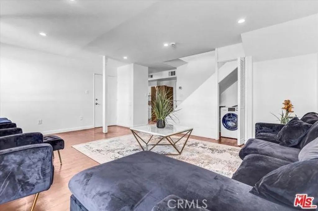 Additional image 4 of 6155 Reseda Blvd Unit 4, Tarzana, CA 91335