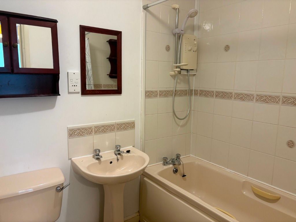 Additional image 10 of 2 bed flat to rentCraigend Park, Liberton, Edinburgh EH16