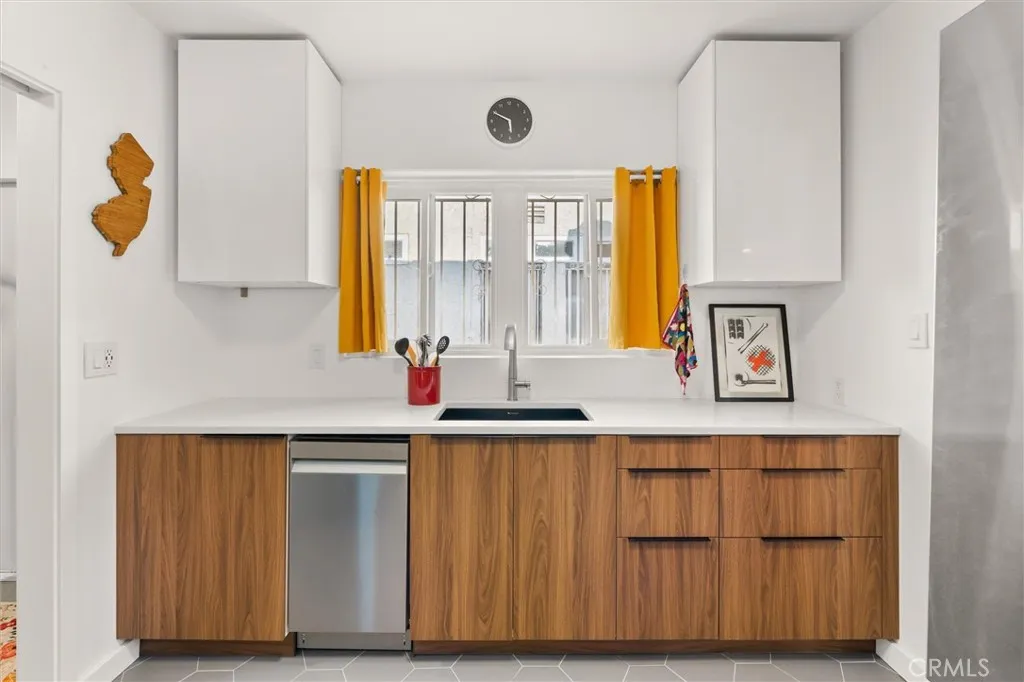Additional image 46 of 527 W 106th Street, Los Angeles, CA 90044