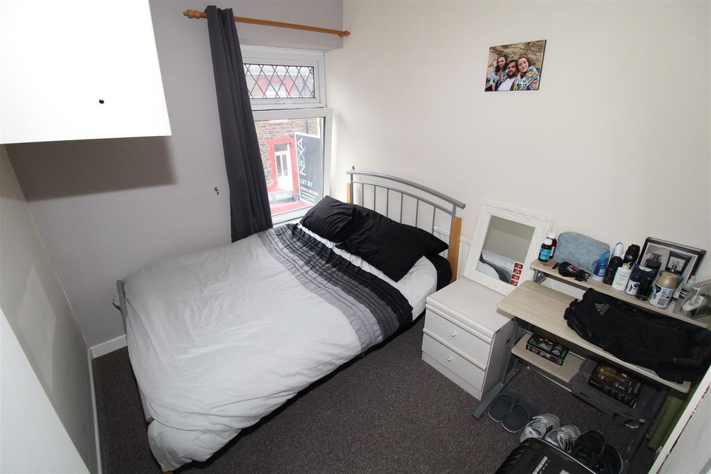 Room to rentQueen Street, Treforest, Pontypridd CF37