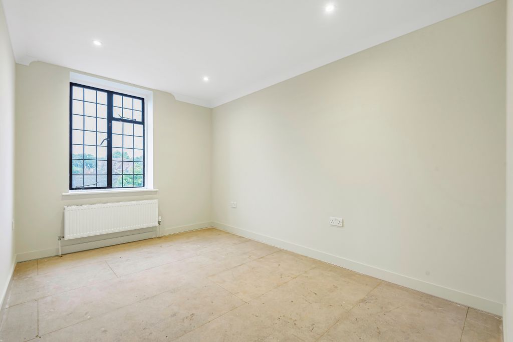 Additional image 7 of 2 bed flat to rentLammas Lane, Esher, Surrey KT10