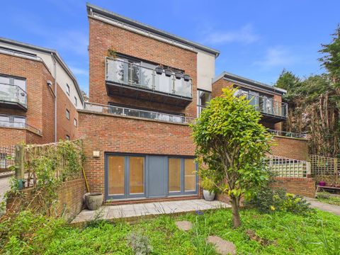 Valley Road, Kenley CR8
