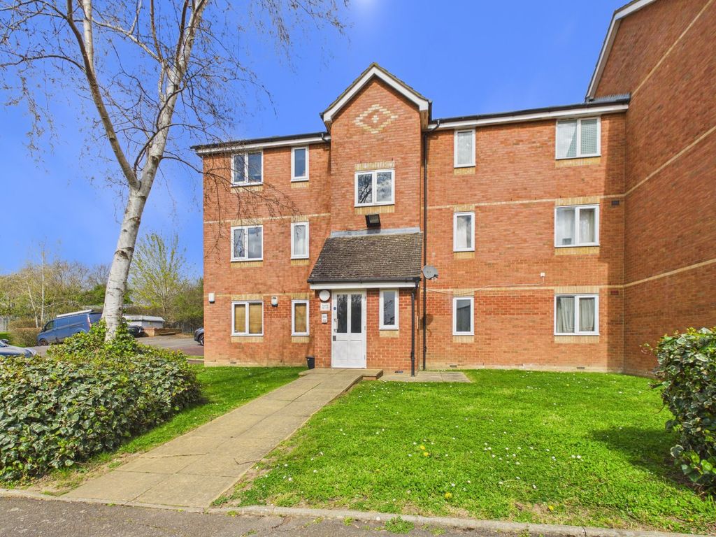 2 bed flat for saleLovegrove Drive, Slough, Berkshire SL2