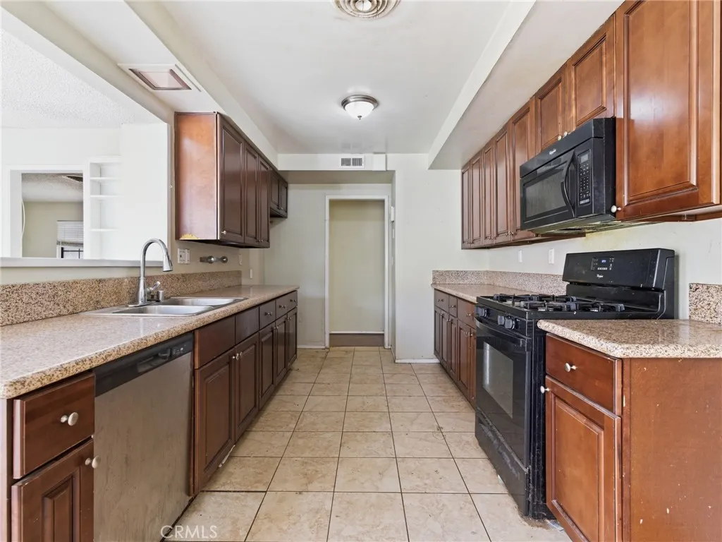 Additional image 7 of 10127 Foothill Boulevard, Sylmar, CA 91342