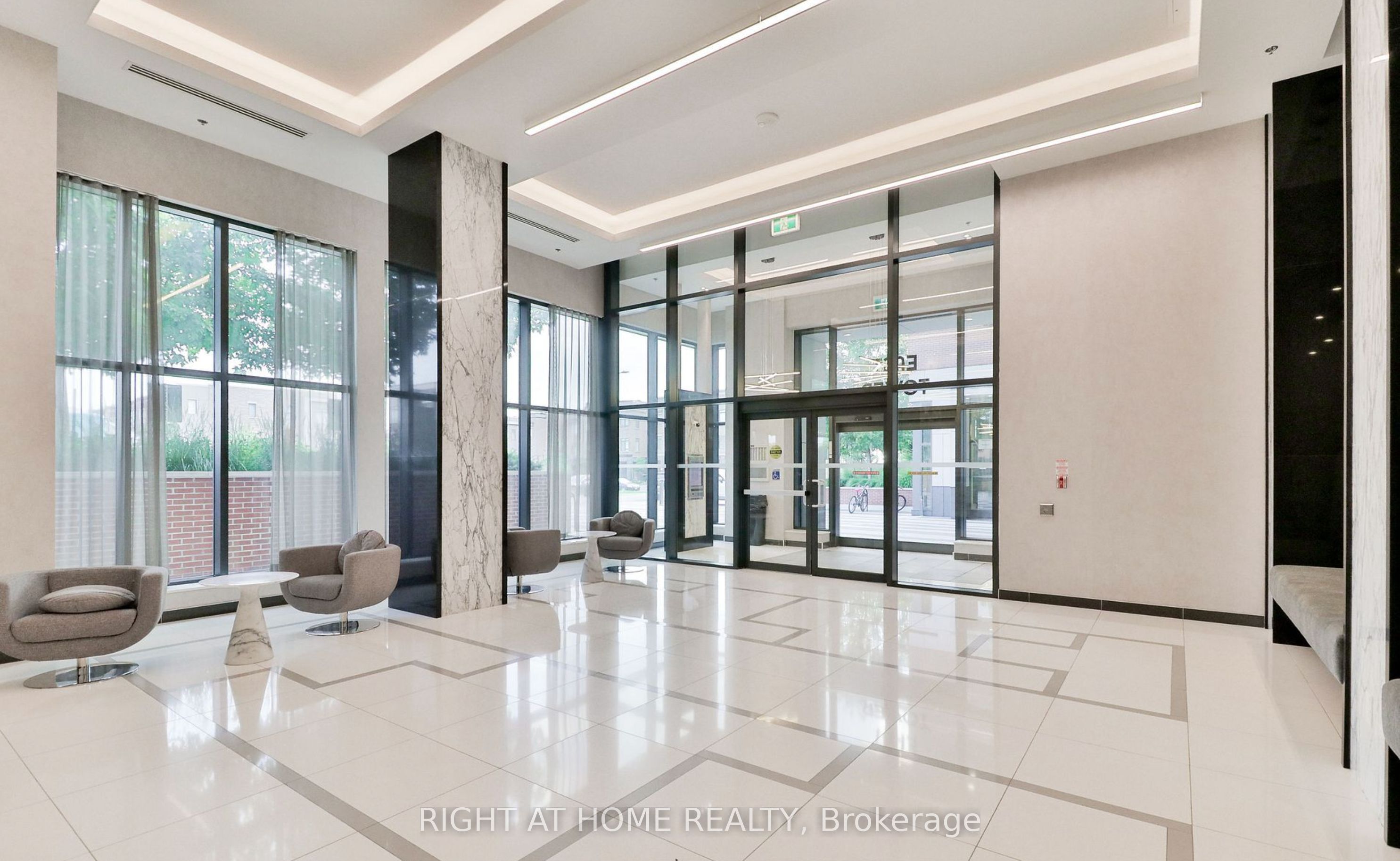 701-99 Eagle Rock Way, Vaughan, ON, L6A 5A7 photo 3