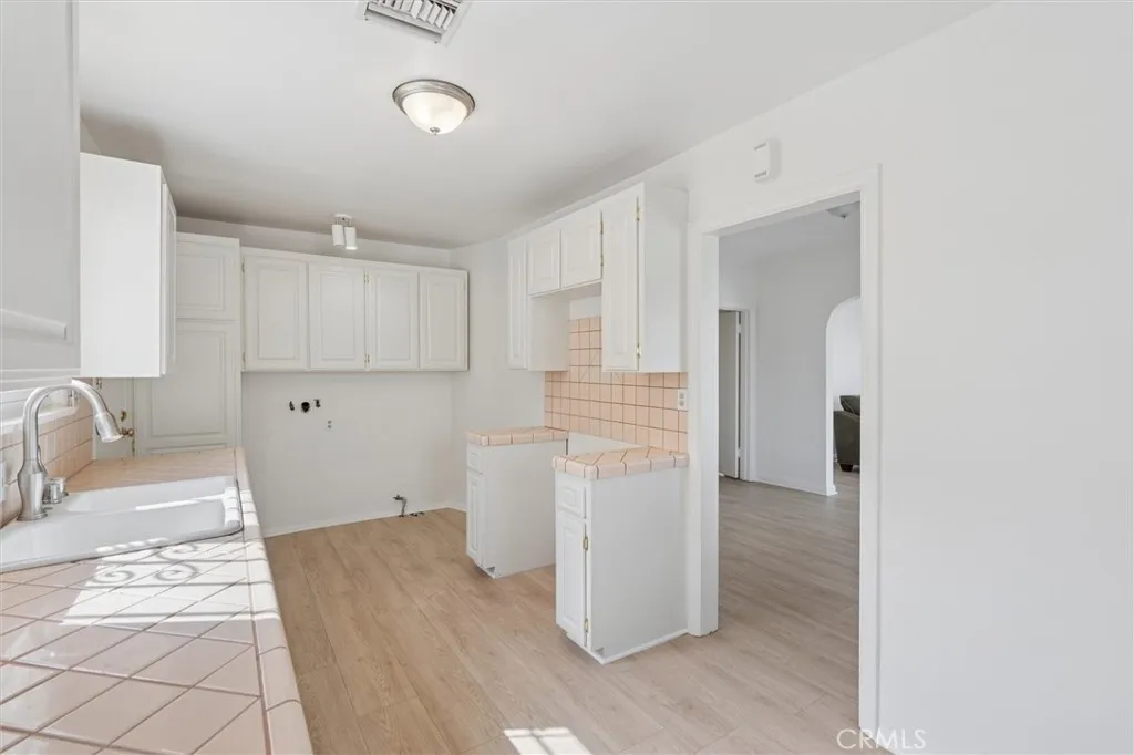 Additional image 11 of 1922 W. 84th Street, Los Angeles, CA 90047