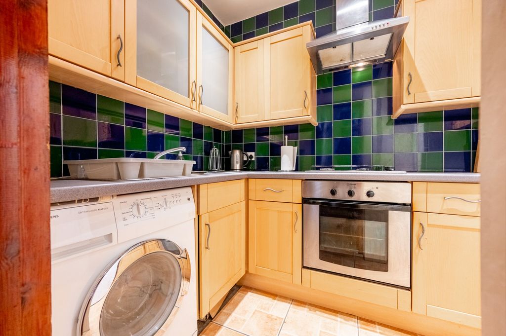 Additional image 10 of 2 bed flat to rentAirlie Street, Glasgow, Glasgow G12