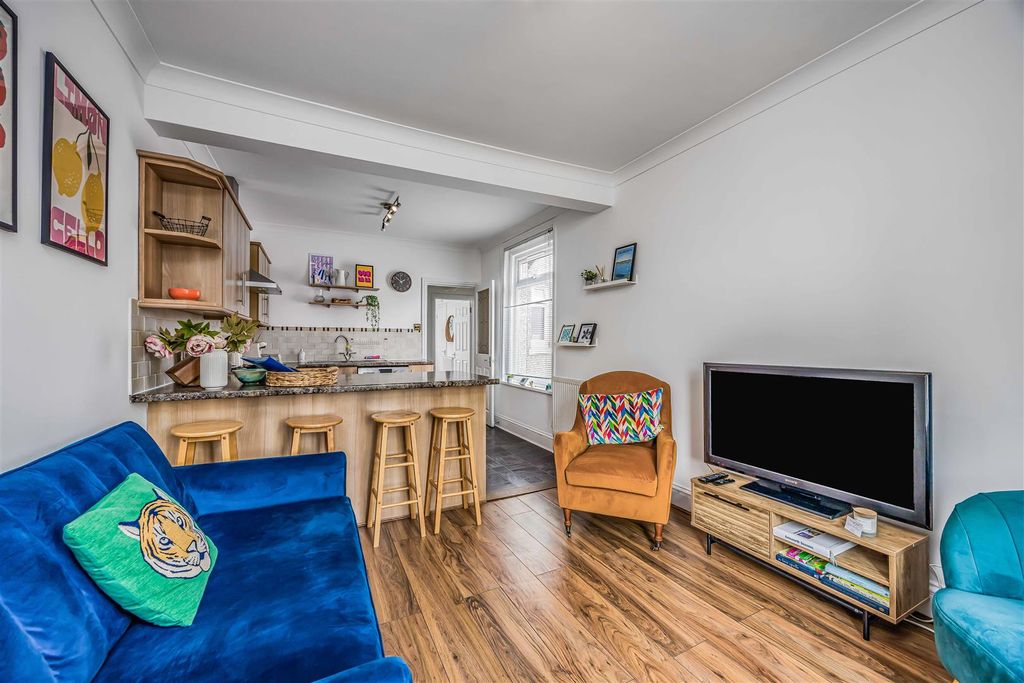 Additional image 3 of 1 bed flat for saleNorth Street, Emsworth PO10