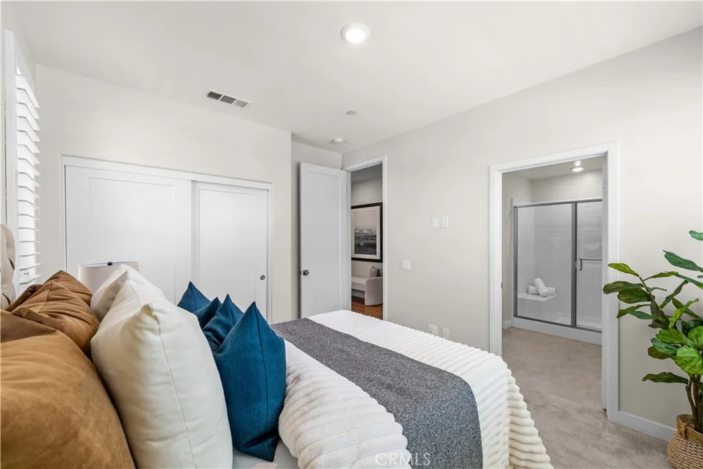 Additional image 10 of 236 keeper, Irvine, CA 92618