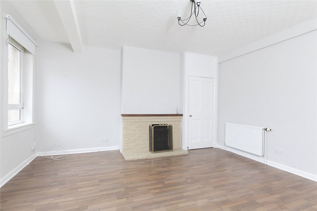 Additional image 2 of 2 bed flat to rentBurdiehouse Square, Old Burdiehouse, Edinburgh EH17