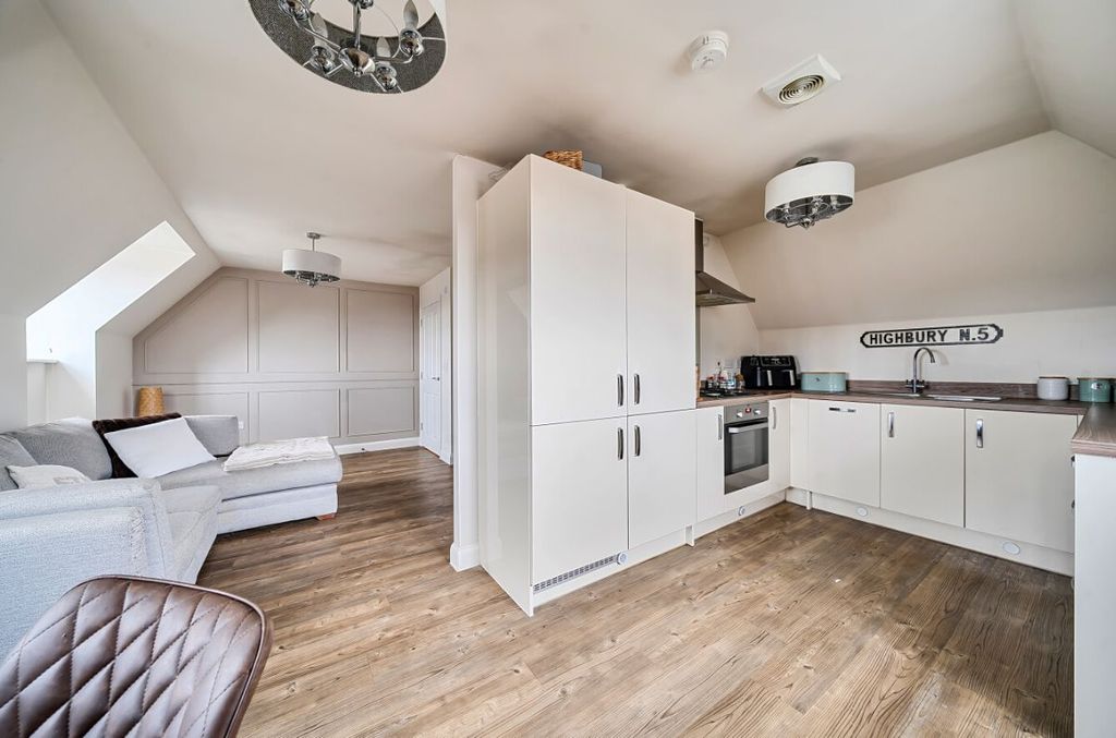1 bed flat for saleDanegeld Avenue, Great Denham MK40 photo 2