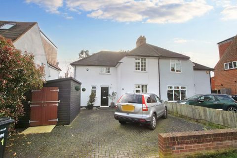 Rayleigh Road, Woodford Green IG8