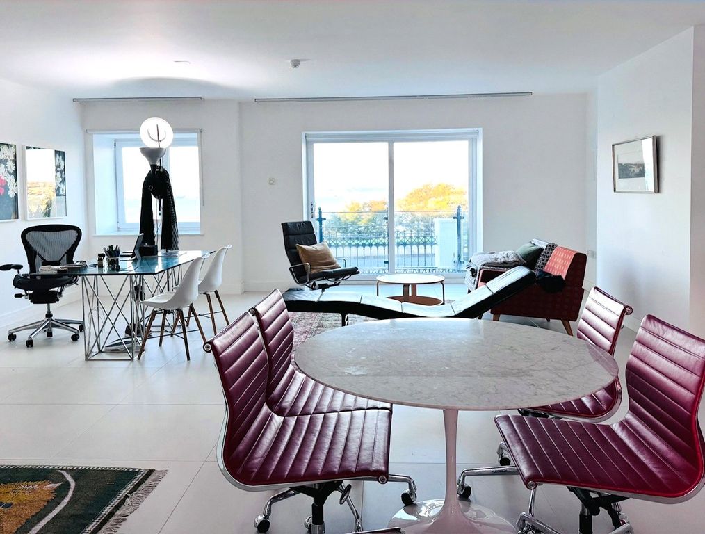 Additional image 4 of 2 bed flat for saleFlat 2 Murray Crescent House, The Rath, Milford Haven, Pembrokeshire SA73