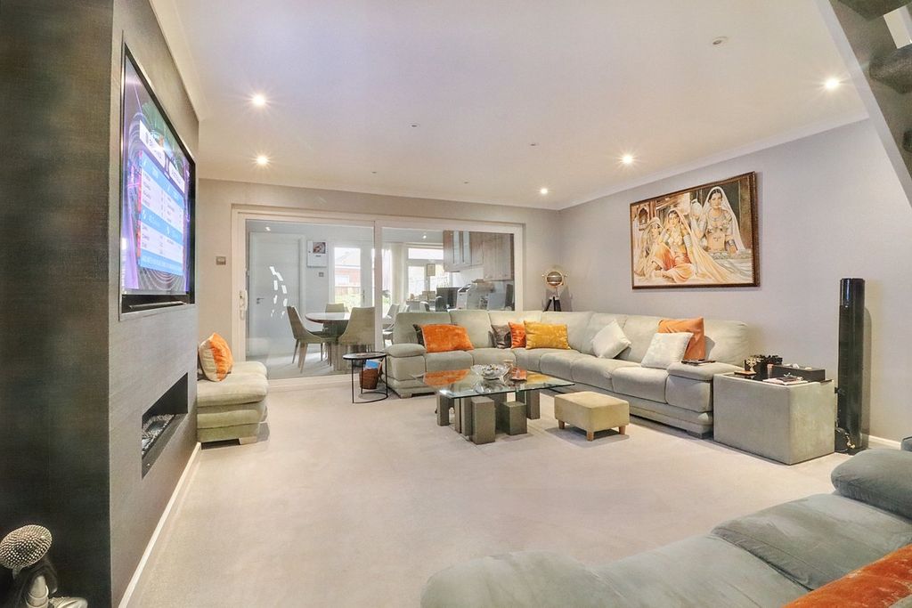 Additional image 3 of 2 bed terraced house to rentVane Close, Harrow HA3