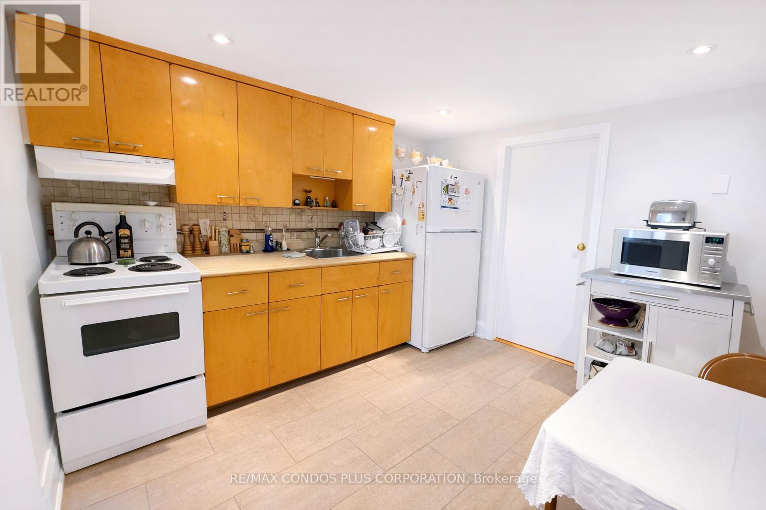 Additional image 6 of 32 Harrow Drive, Toronto, ON, M6M2X3