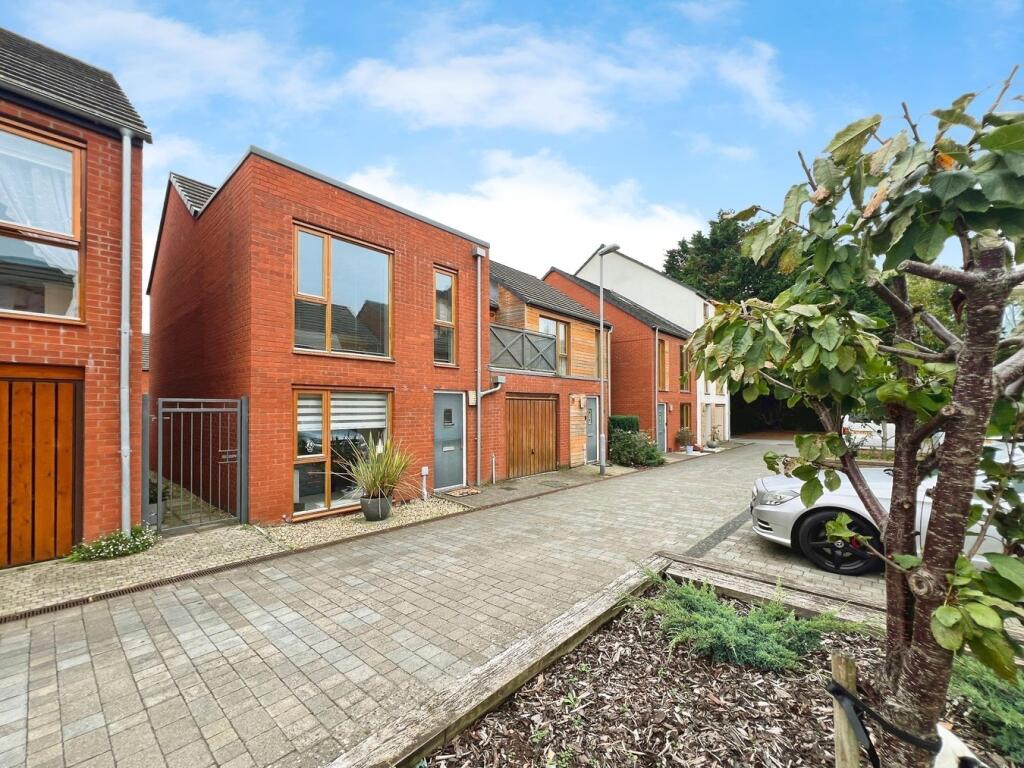 Oberon Grove, Street, BA16