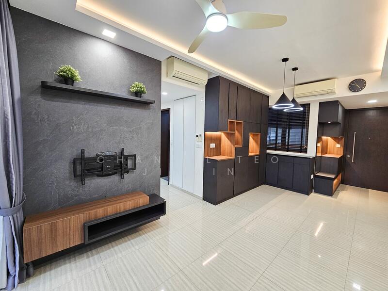 160 Canberra Drive photo 3