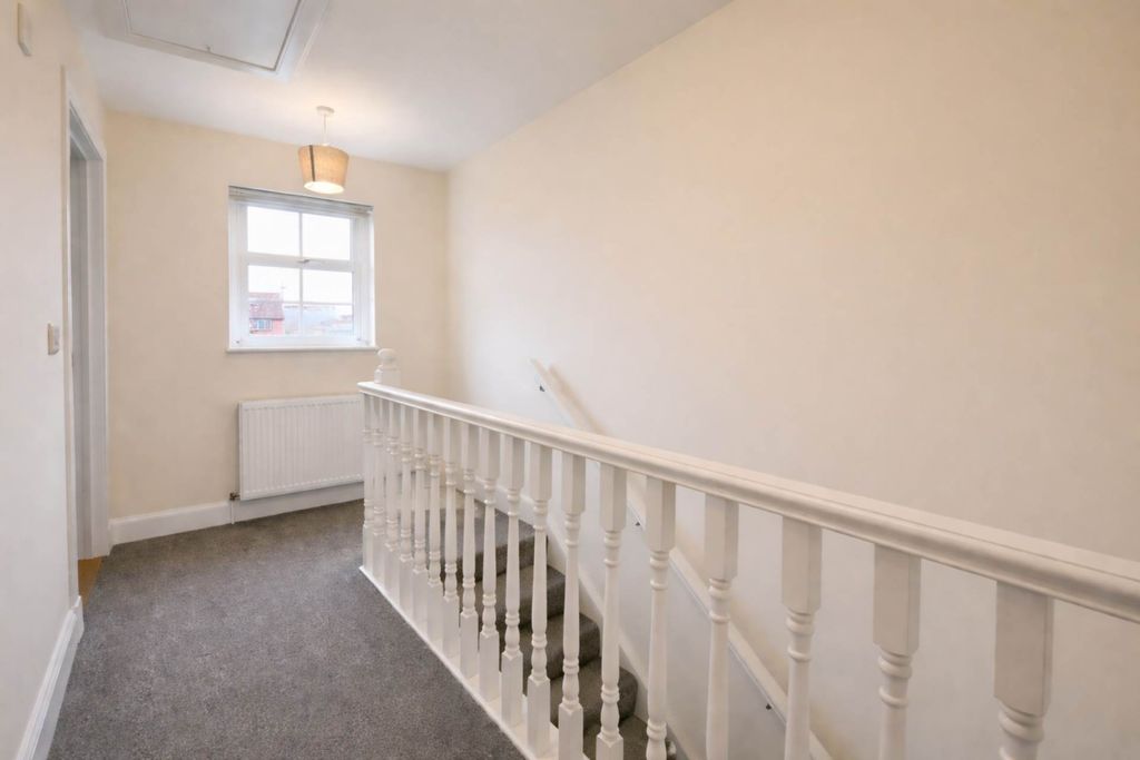Additional image 6 of 1 bed semi-detached house to rentSomerset Avenue, Luton LU2