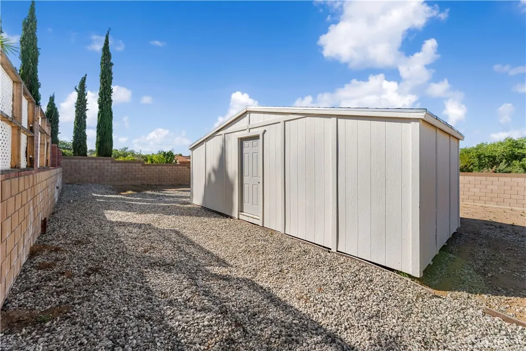 5309 Gardendale Ln, Palmdale, CA 93551