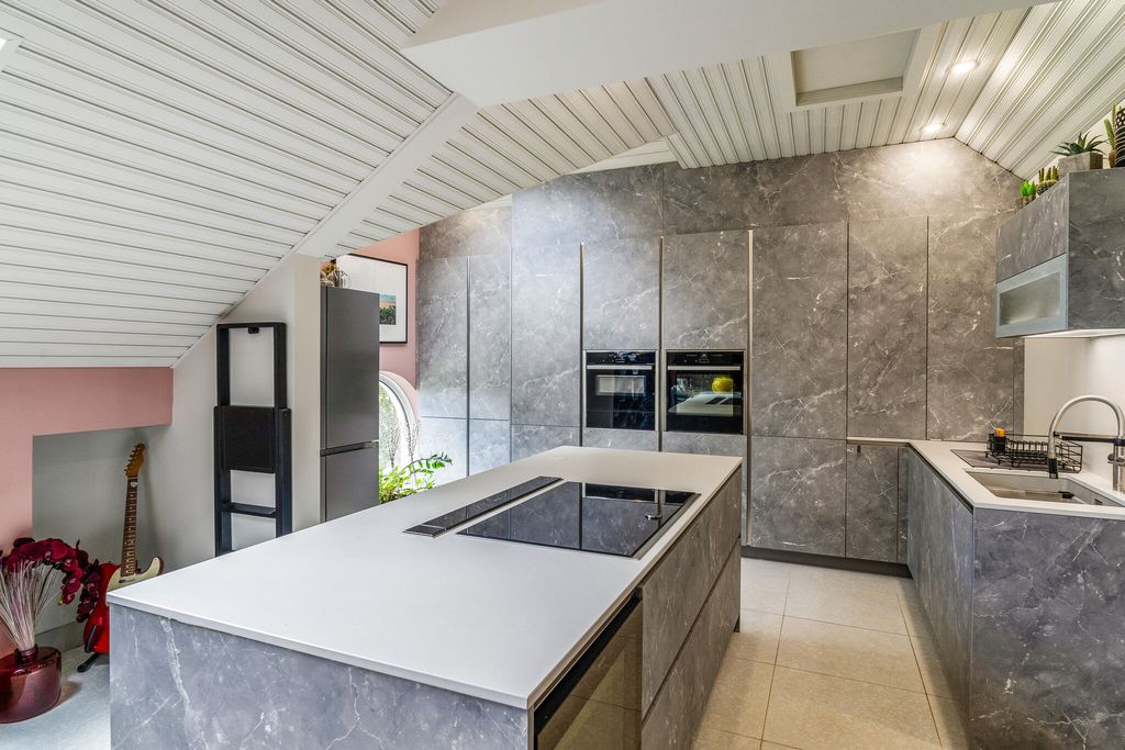 Additional image 5 of 3 bed penthouse for saleWellington Square, Cheltenham GL50
