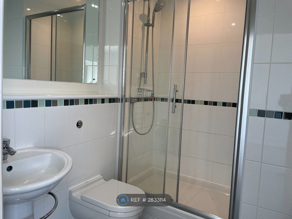2 bed flat to rentMeridian Tower, Maritime Quarter, Swansea SA1 photo 5