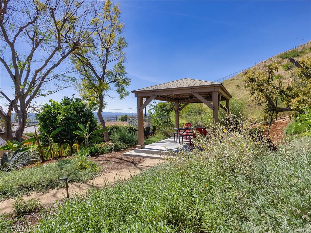 Additional image 128 of 1012 N Sunset Canyon Drive, Burbank, CA 91504