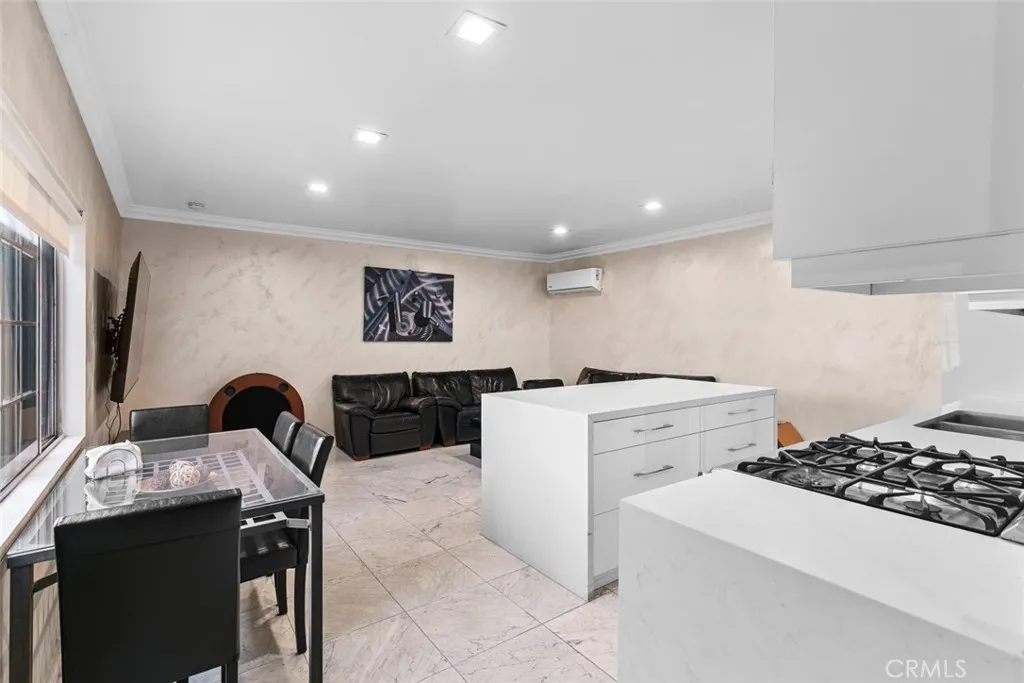 Additional image 89 of 2640 N Keystone Street, Burbank, CA 91504