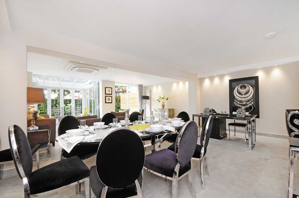 Additional image 4 of 4 bed detached house to rentCourt Close, St John's Wood Park, St John's Wood, London NW8