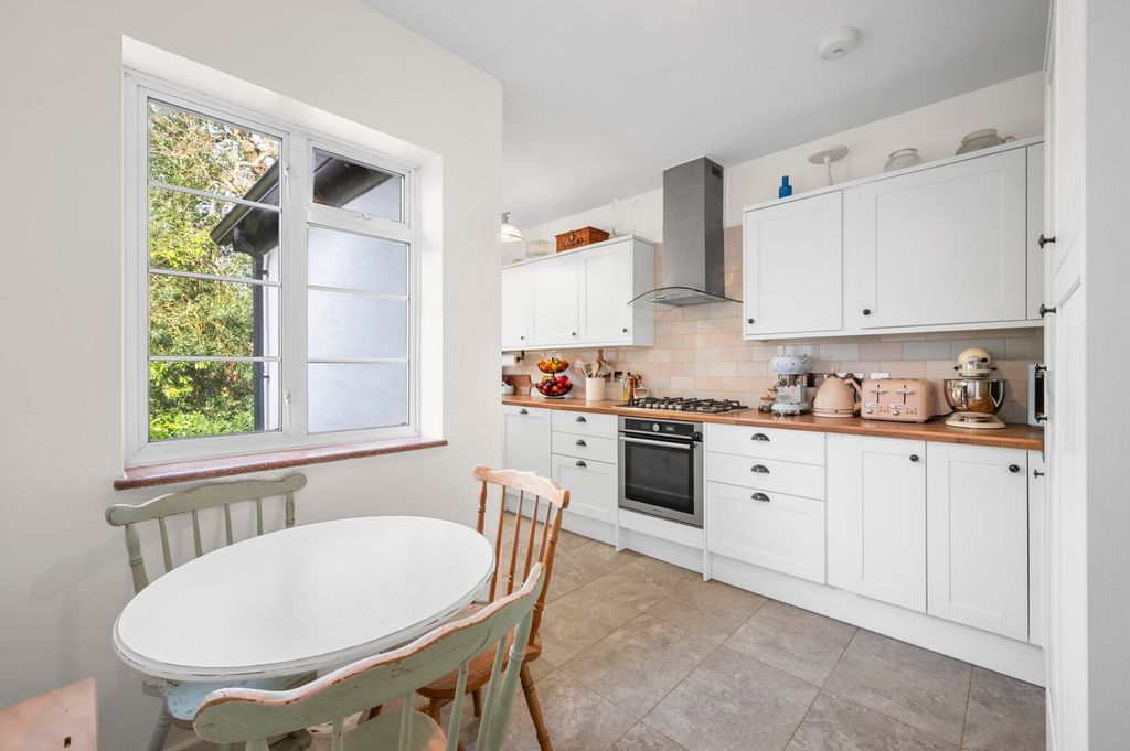 Additional image 2 of 3 bed maisonette for saleTudor House, Weybridge KT13
