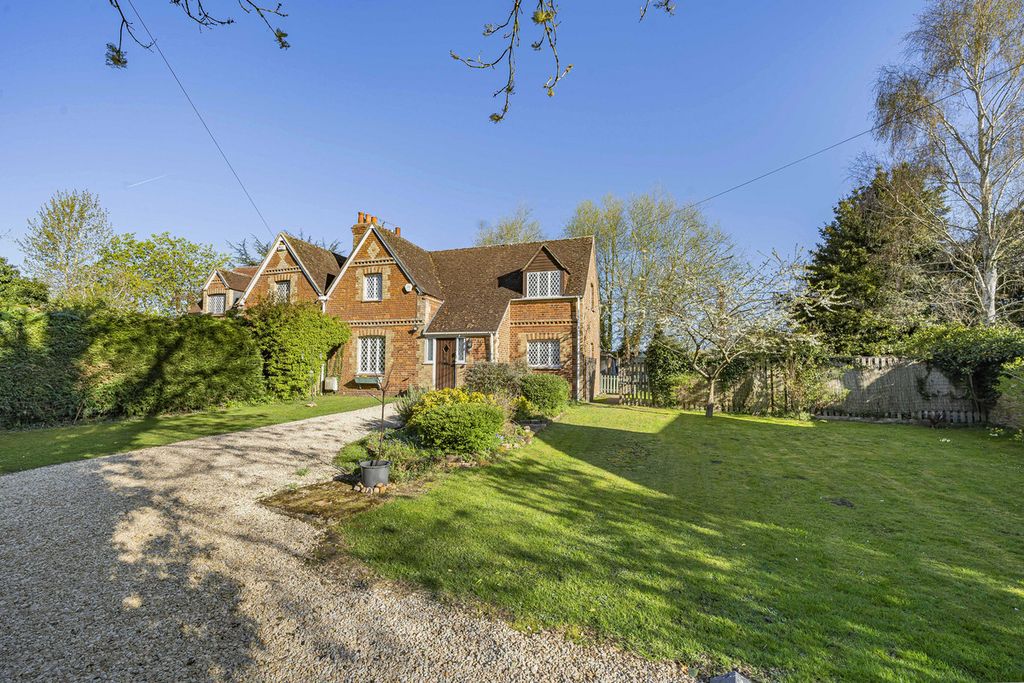 3 bed semi-detached house for saleThe Green, Marsh Baldon OX44