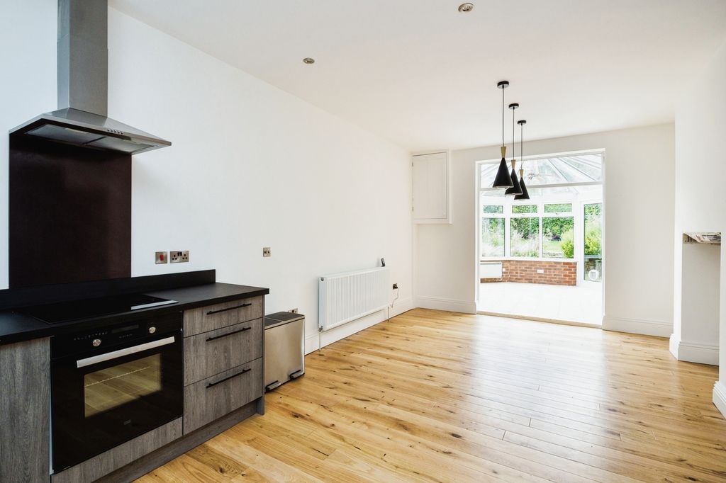 Additional image 4 of 5 bed detached house to rentGoldsmiths Avenue, Crowborough, East Sussex TN6