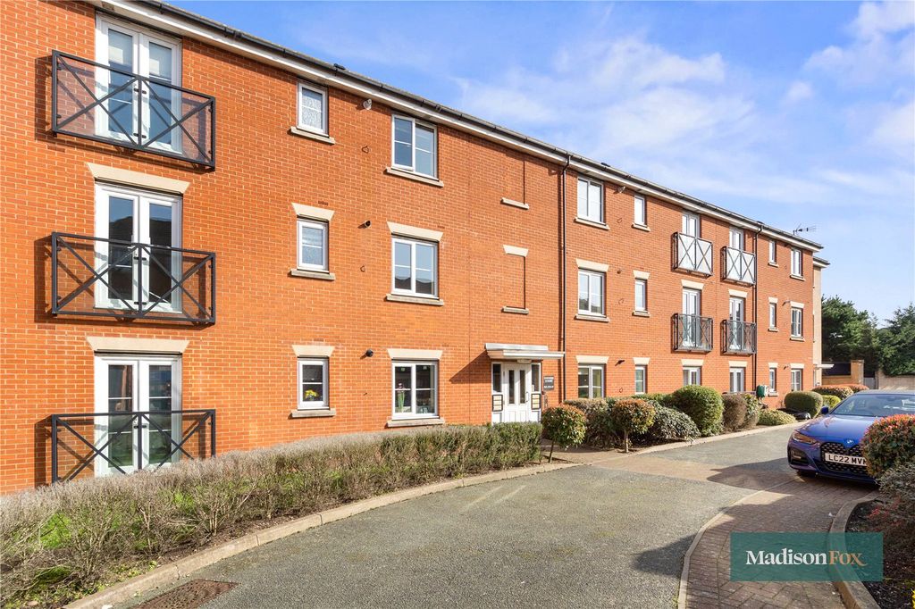 2 bed flat to rentFencepiece Road, Ilford IG6