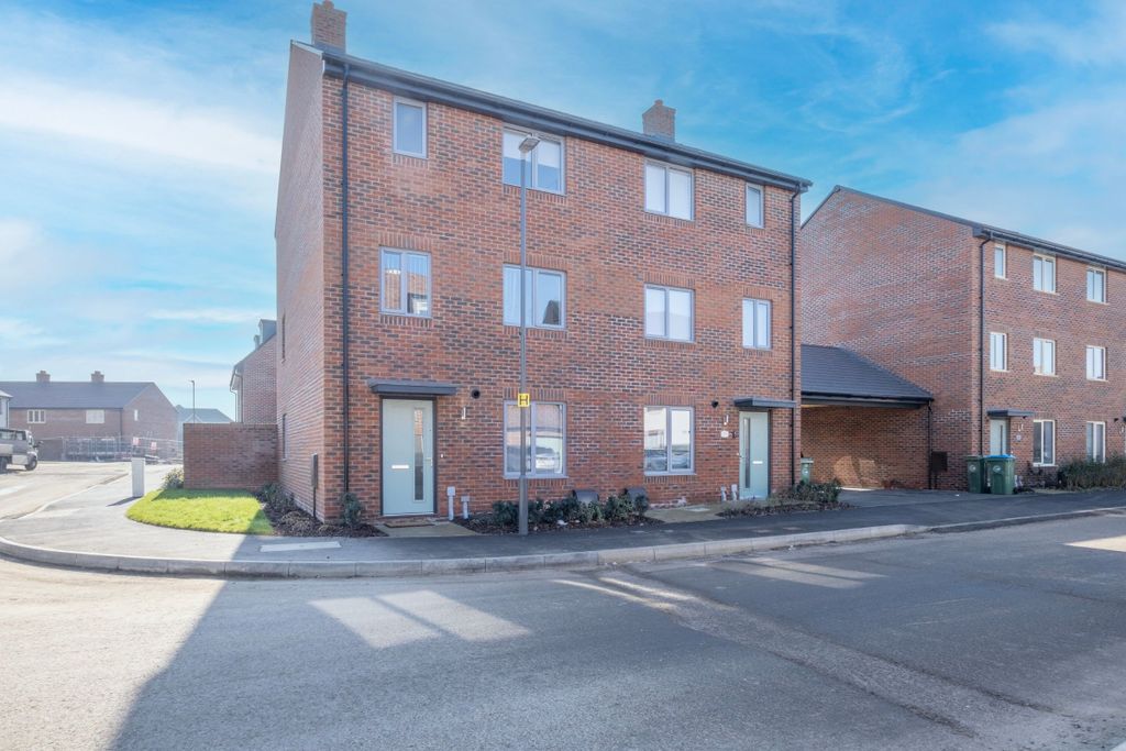 Additional image 49 of 5 bed semi-detached house to rentKempster Way, Weston Turville, Aylesbury HP22