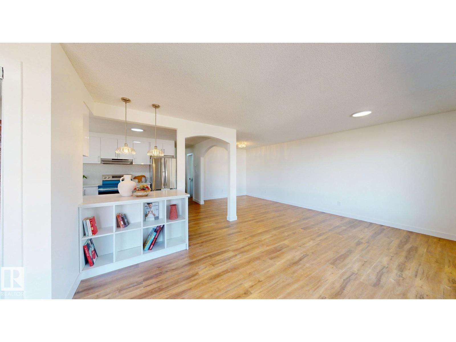 8515 86 AV NW