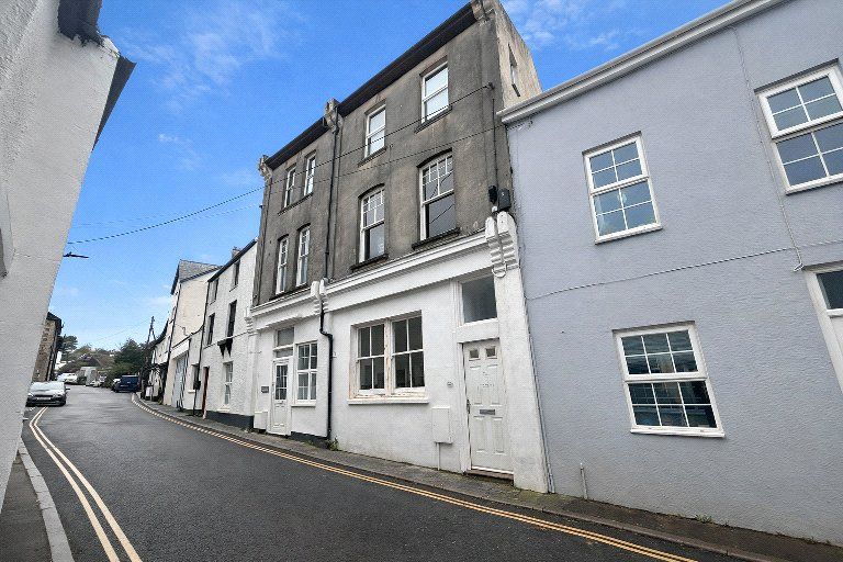 1 bed flat for saleMarket House, Maiden Street, Stratton EX23