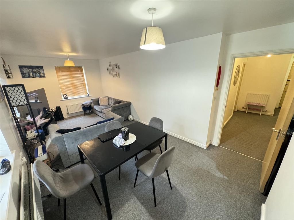 2 bed flat for saleCircular Road South, Colchester CO2 photo 3