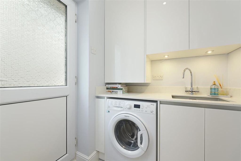 Additional image 10 of 5 bed detached house for saleLower Rainham Road, Rainham ME8