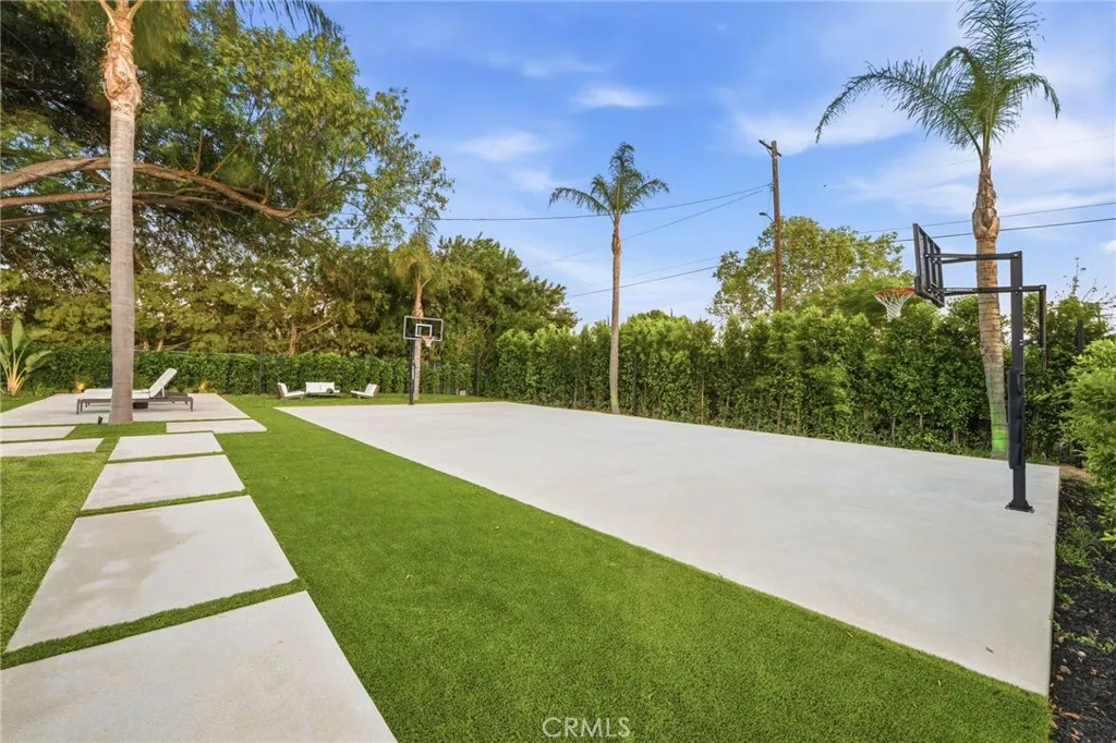 Additional image 8 of 8400 White Oak Ave, Sherwood Forest, CA 91325
