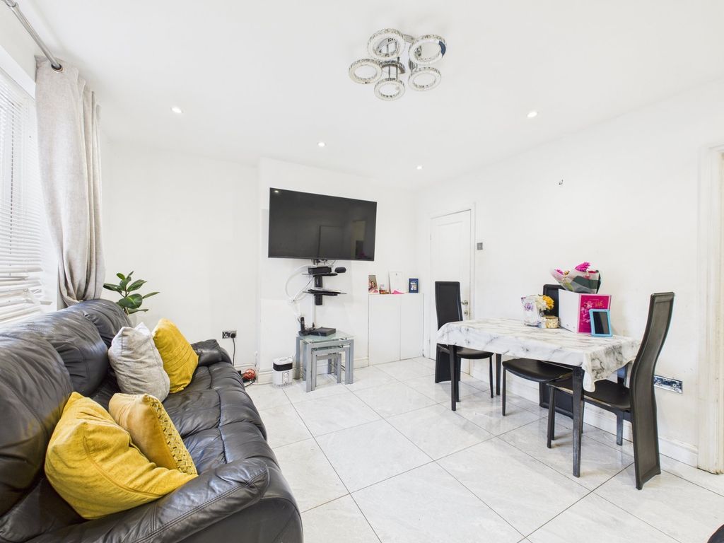Additional image 3 of 3 bed terraced house for saleBeaumont Road, Slough, Berkshire SL2