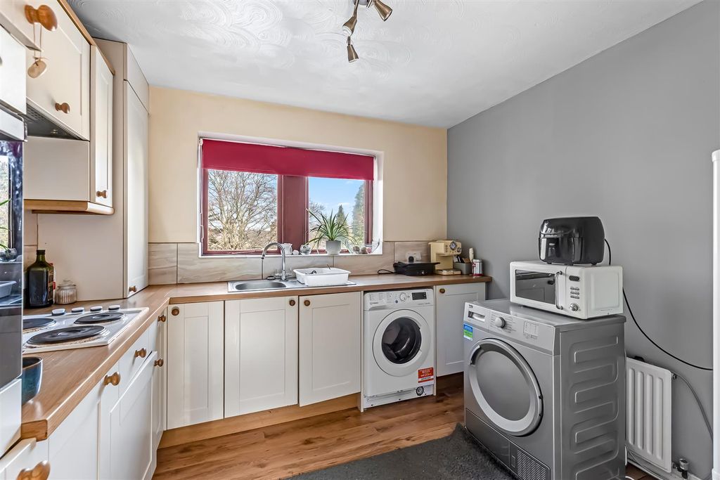 Additional image 5 of 2 bed flat for saleTarn Court, Ilkley LS29