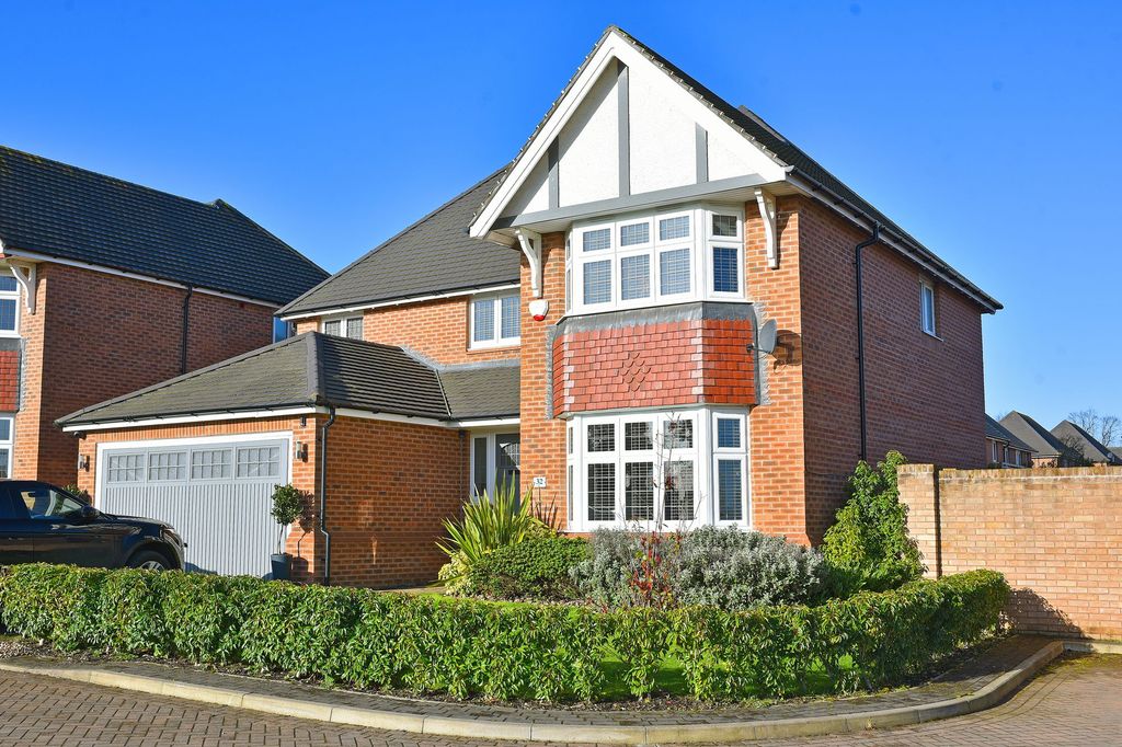 4 bed detached house to rentPickering Gardens, Harrogate HG1
