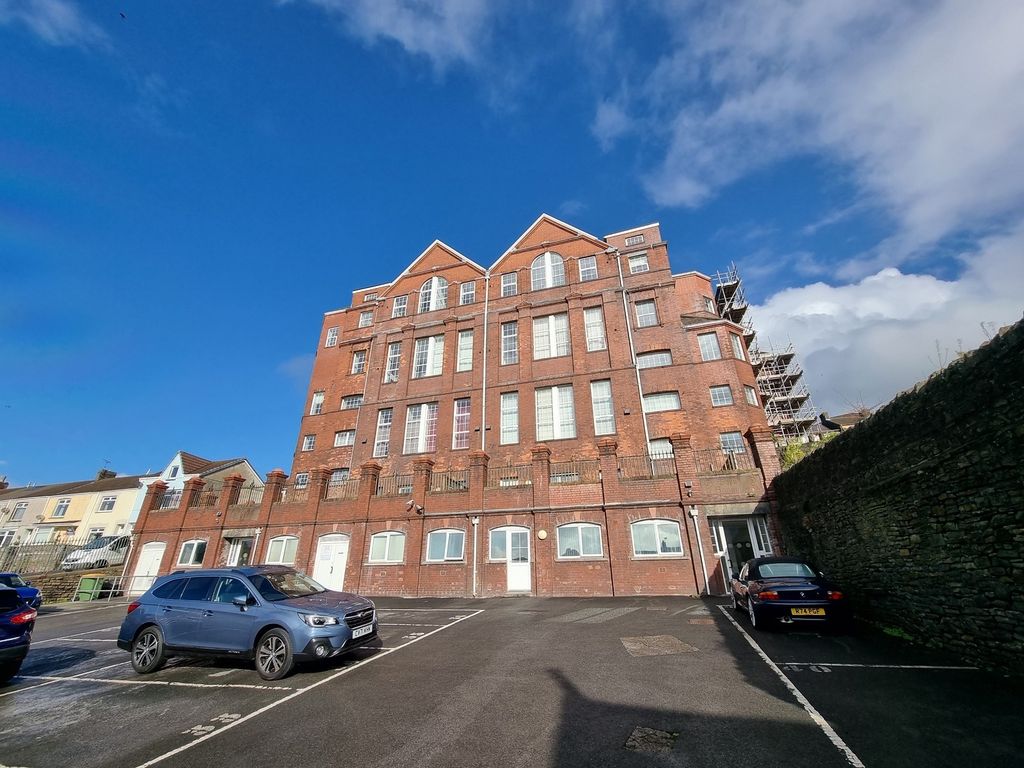 1 bed flat for saleKilvey Terrace, St. Thomas, Swansea, City And County Of Swansea. SA1