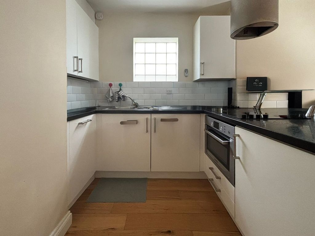 1 bed flat to rentFlat Lime Tree House, St Barnabas Road CB1 photo 2