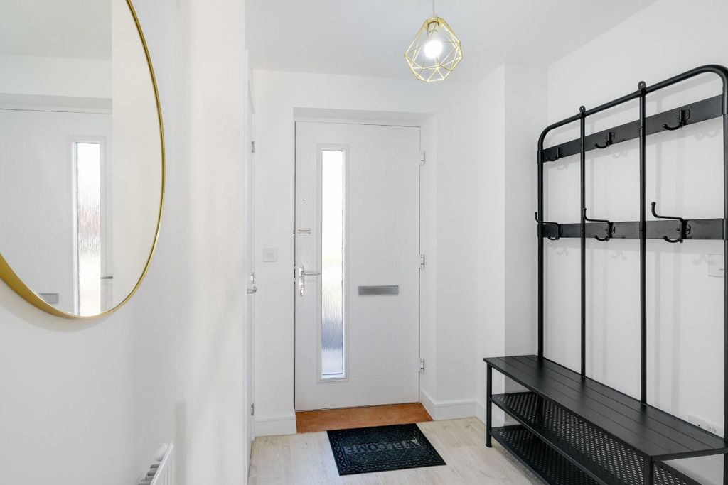 Additional image 34 of 5 bed semi-detached house to rentKempster Way, Weston Turville, Aylesbury HP22