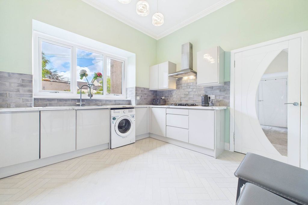Additional image 2 of 3 bed flat for saleBloomgate, Lanark ML11