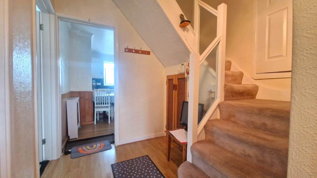 Additional image 5 of 3 bed semi-detached bungalow to rentOnslow Road, Luton LU4