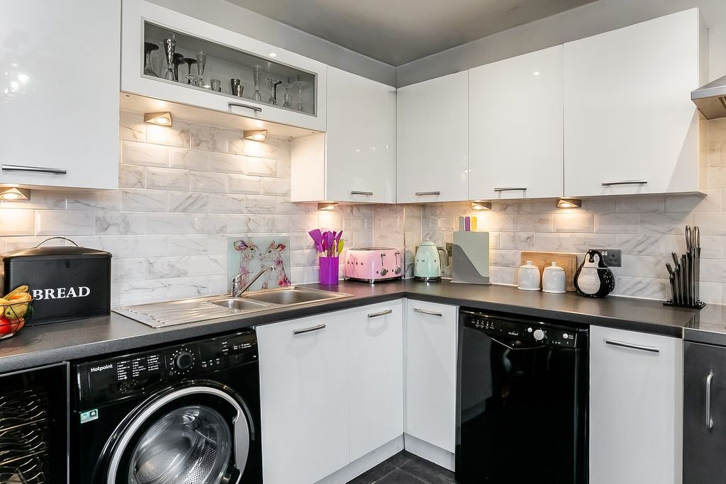 Additional image 10 of 2 bed flat for salePortland Gardens, Edinburgh EH6