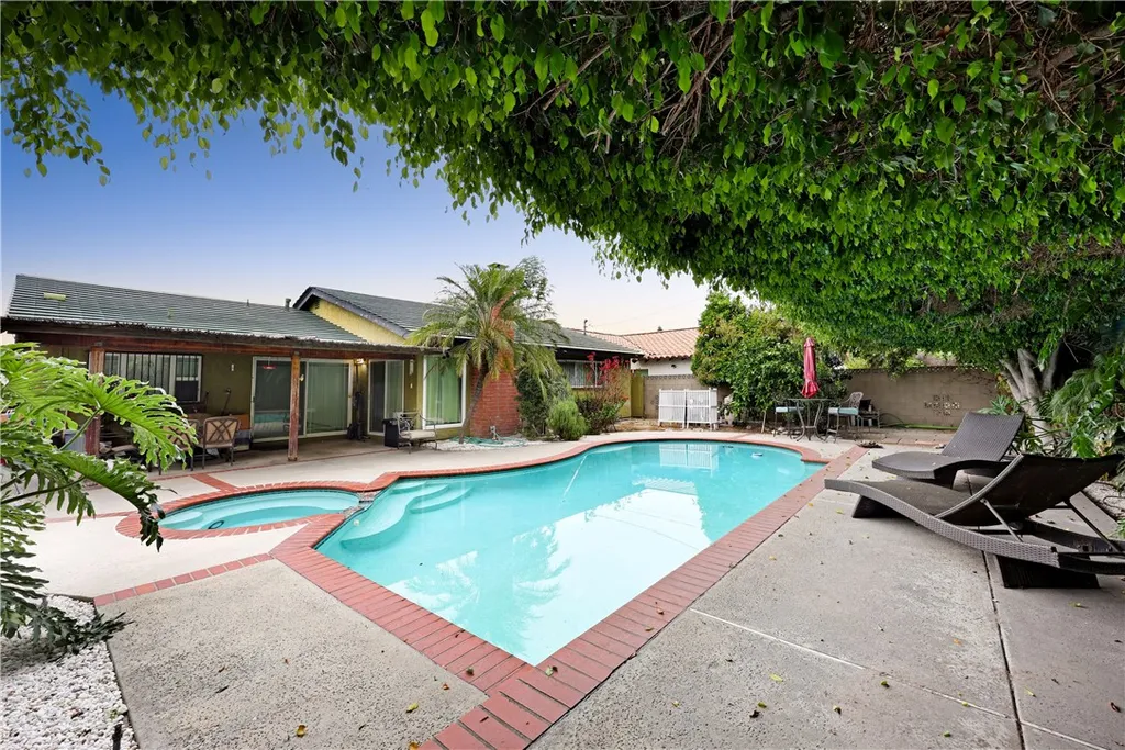 11858 Haro Ave, Downey, CA 90241 photo 2