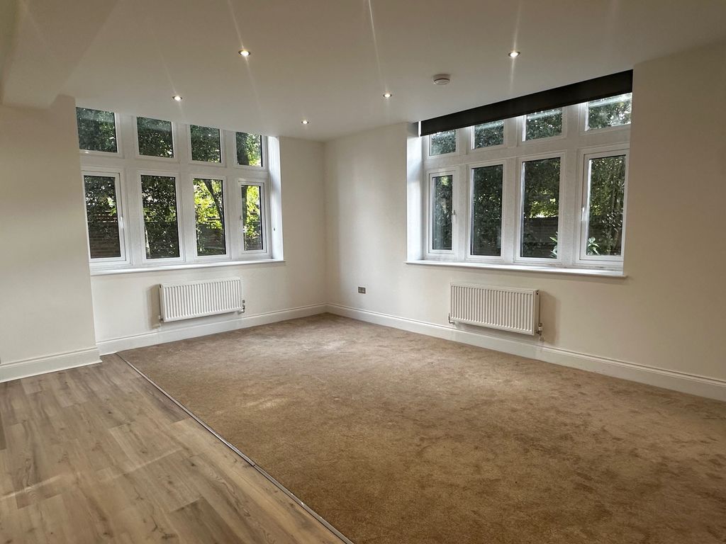 2 bed flat to rentSt. Marys Gate, Derby DE1 photo 2