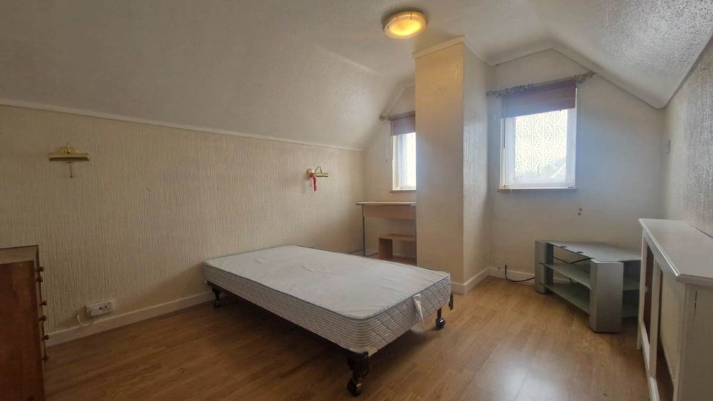 Additional image 10 of 3 bed semi-detached bungalow to rentOnslow Road, Luton LU4